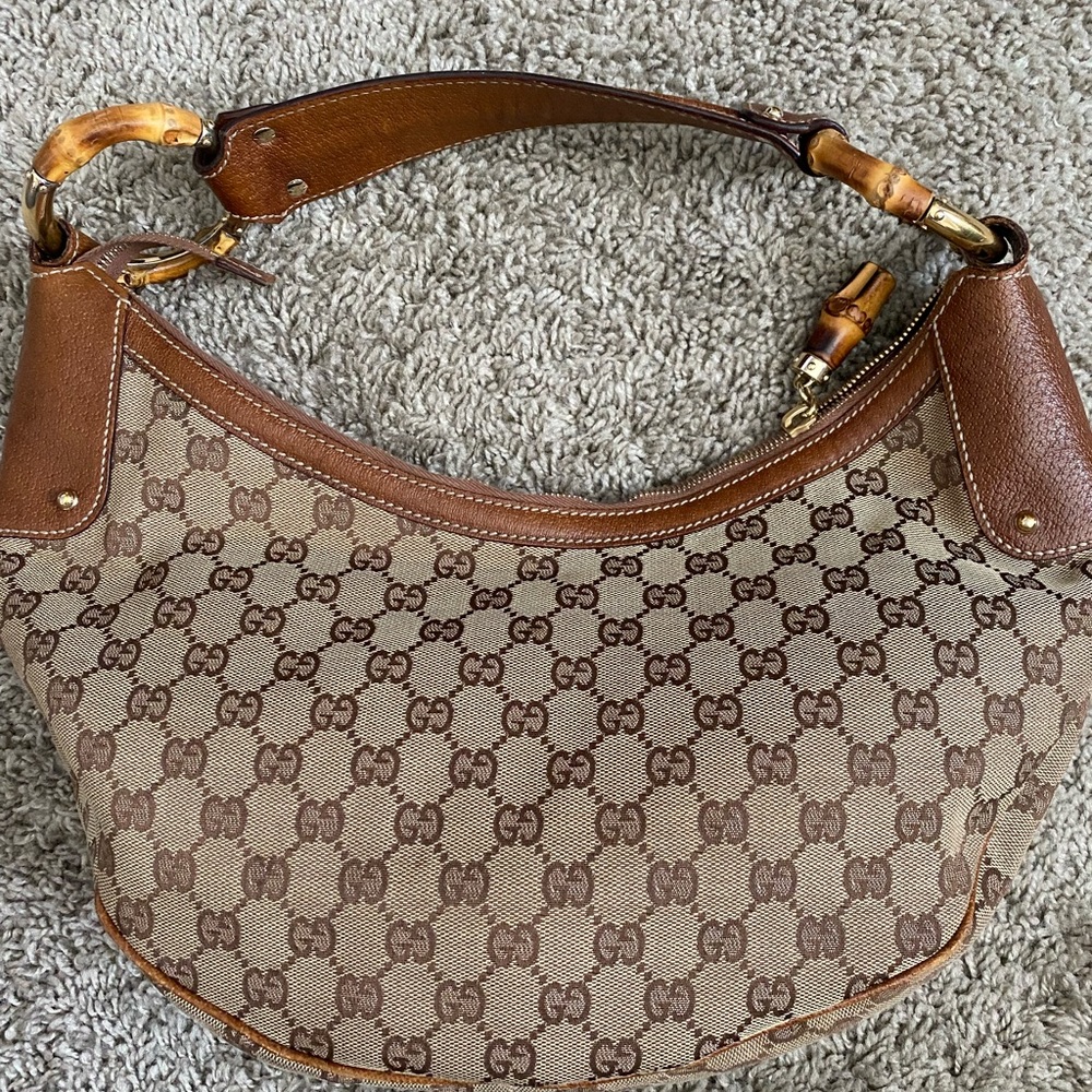 Gucci Canvas Bamboo Hobo bag 
Brown Canvas Great condition